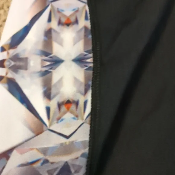 Lularoe Jordan workout leggings Size L - Picture 3 of 6